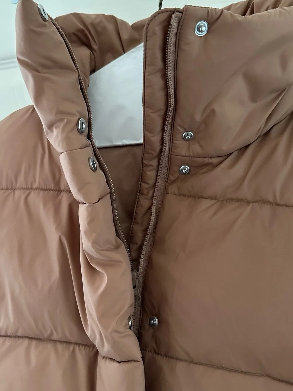 NWT ALO Yoga Extreme Cropped Gold Rush Puffer Vest